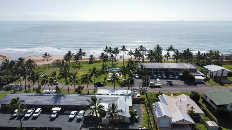 Sarina Beach Motel Grasstree Beach Buitenkant foto