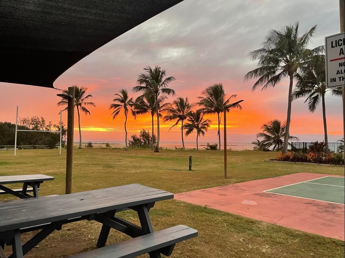 Sarina Beach Motel Grasstree Beach Buitenkant foto
