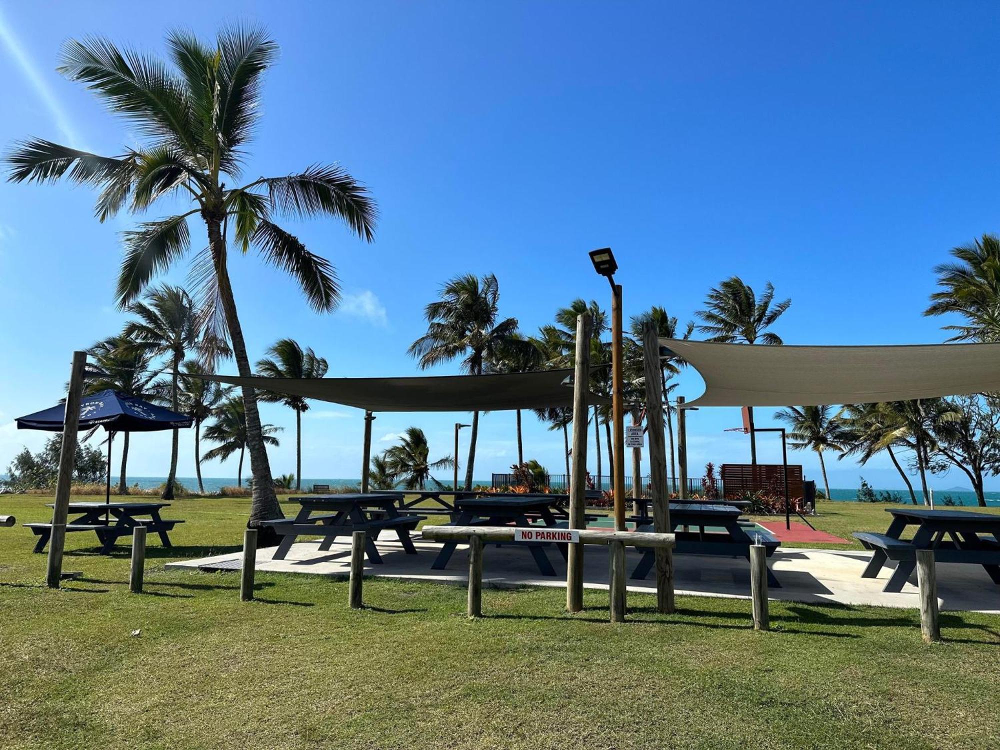 Sarina Beach Motel Grasstree Beach Buitenkant foto