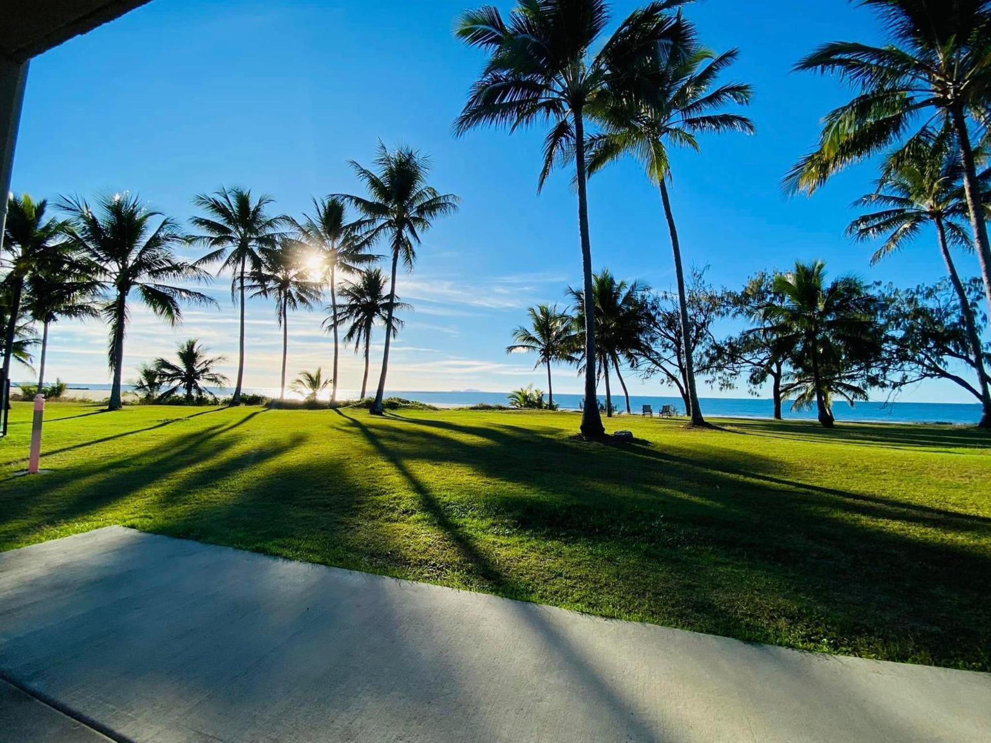Sarina Beach Motel Grasstree Beach Buitenkant foto