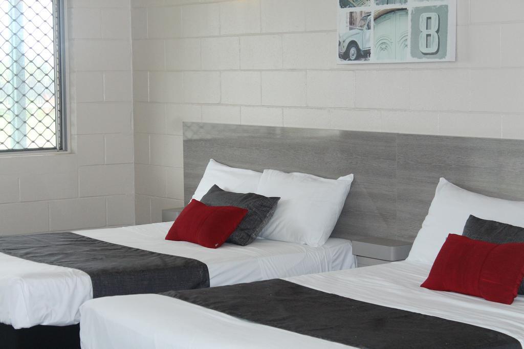 Sarina Beach Motel Grasstree Beach Buitenkant foto